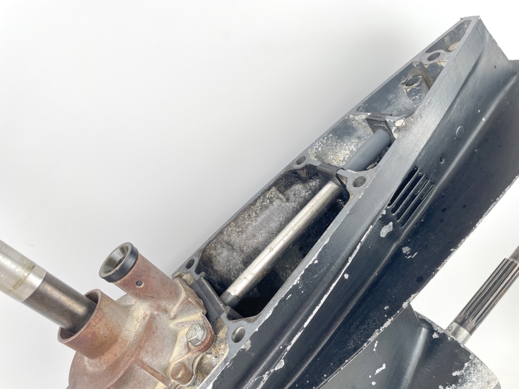 2003 Suzuki 150 HP 2 Stroke Outboard 25" XL Lower Unit Gear Case 55110-87D21-0EP OEM