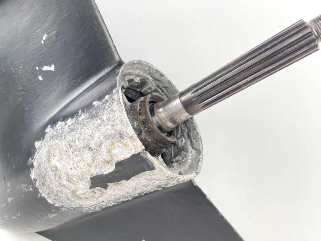 2003 Suzuki 150 HP 2 Stroke Outboard 25" XL Lower Unit Gear Case 55110-87D21-0EP OEM