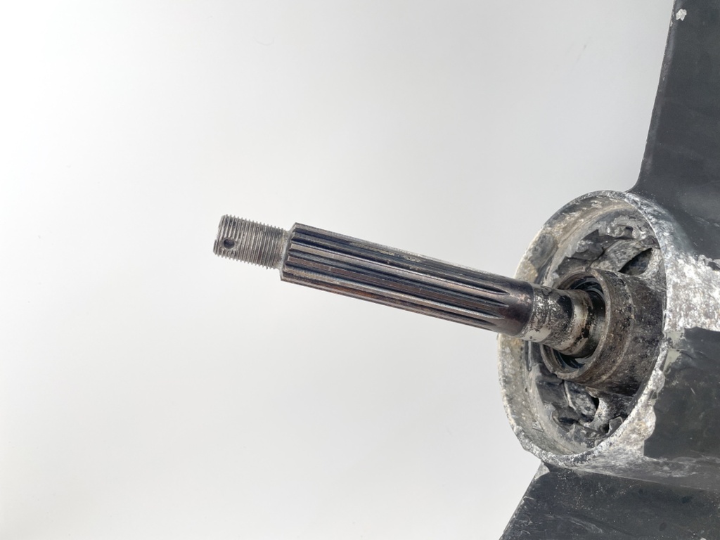 2003 Suzuki 150 HP 2 Stroke Outboard 25" XL Lower Unit Gear Case 55110-87D21-0EP OEM