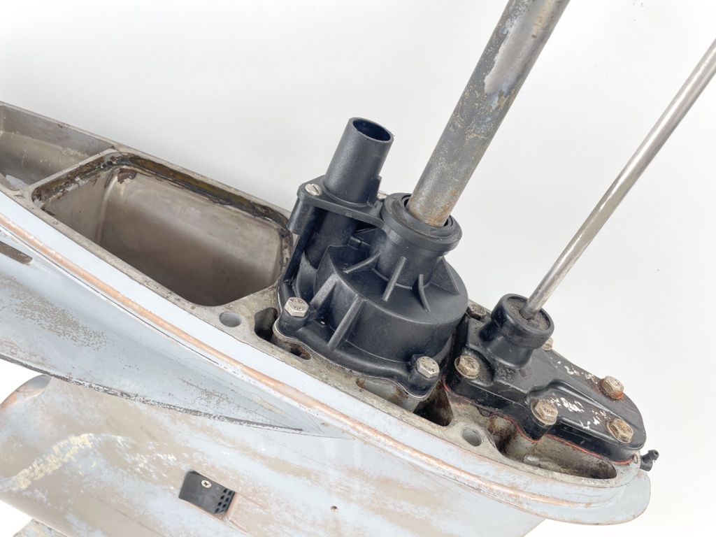 Evinrude Johnson 1995-2005 20" Lower Unit Gear Case V4 90 115 HP