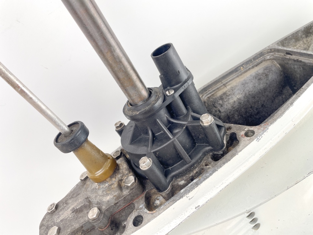 1986-1990 Evinrude Johnson 185 200 225 HP 2 Stroke 25" Outboard Lower Unit Gear Case