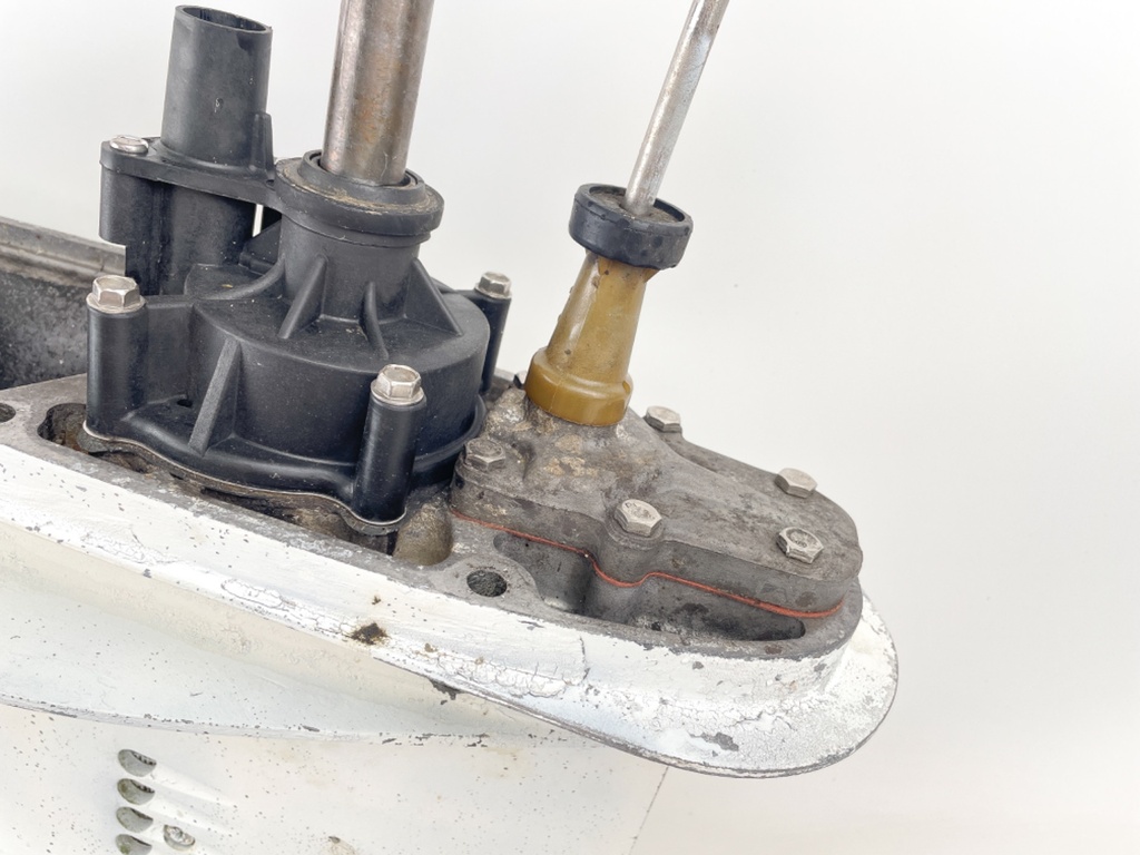 1986-1990 Evinrude Johnson 185 200 225 HP 2 Stroke 25" Outboard Lower Unit Gear Case