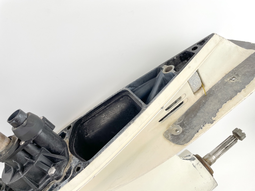 Evinrude Johnson 1995-2005 20" Lower Unit Gear Case V4 90 115 HP