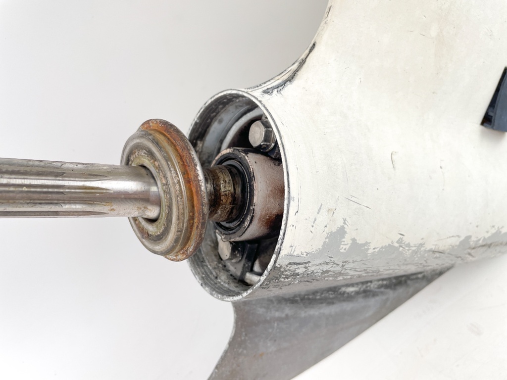 Evinrude Johnson 1995-2005 20" Lower Unit Gear Case V4 90 115 HP