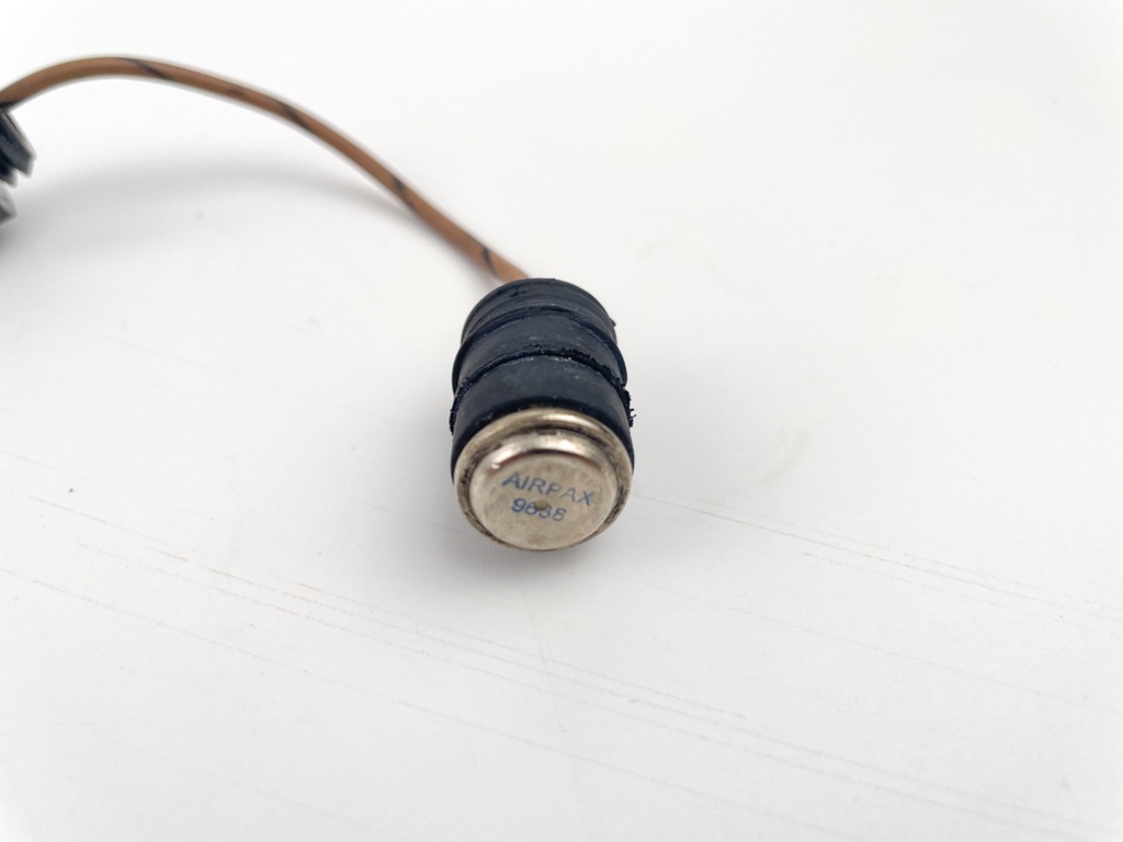 Evinrude Johnson OMC Starboard Temperature Temp Sensor 0585038 585038