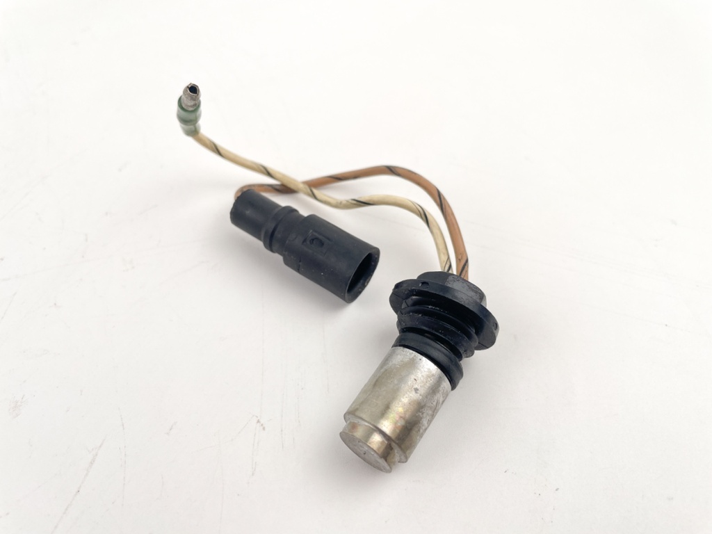 1997 Johnson 200 HP 2 Stroke Outboard Temperature Switch Port 0585039 OEM