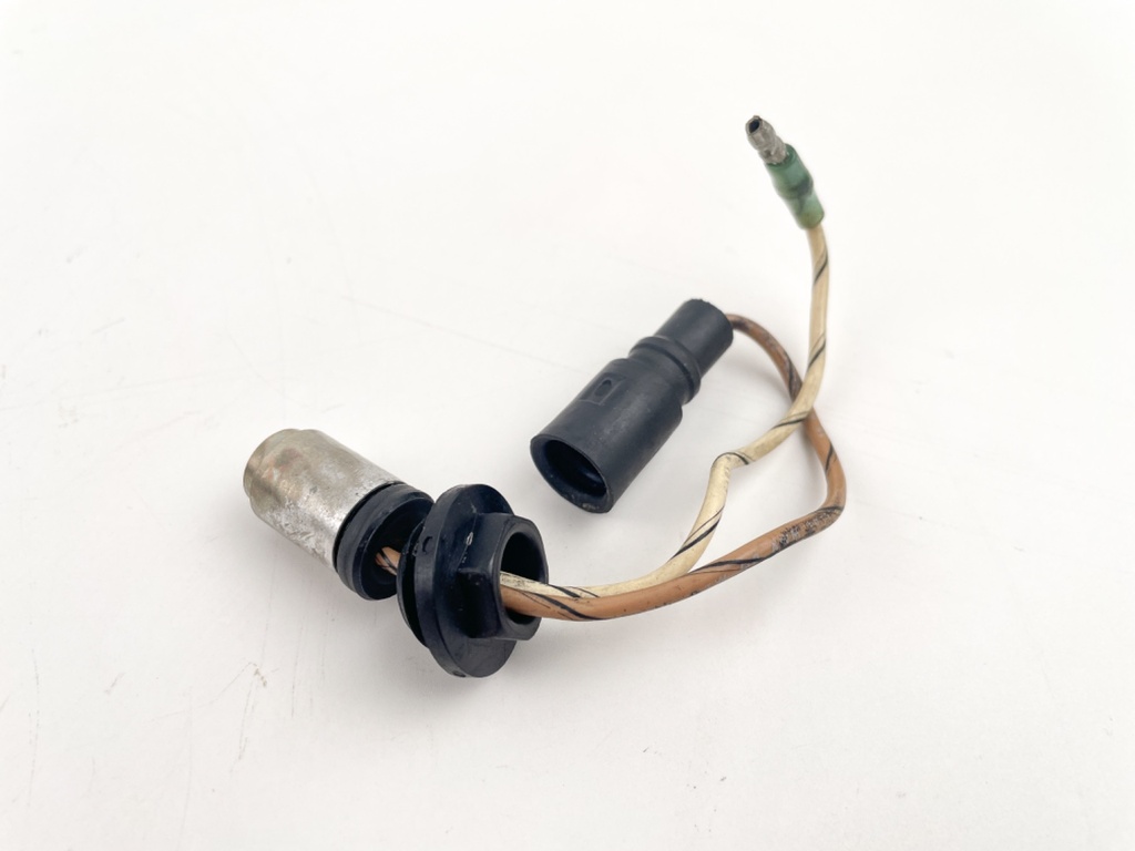 1997 Johnson 200 HP 2 Stroke Outboard Temperature Switch Port 0585039 OEM
