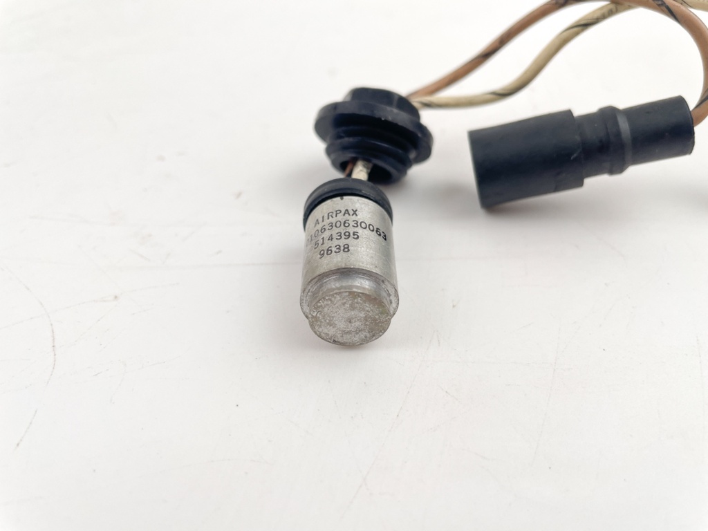 1997 Johnson 200 HP 2 Stroke Outboard Temperature Switch Port 0585039 OEM