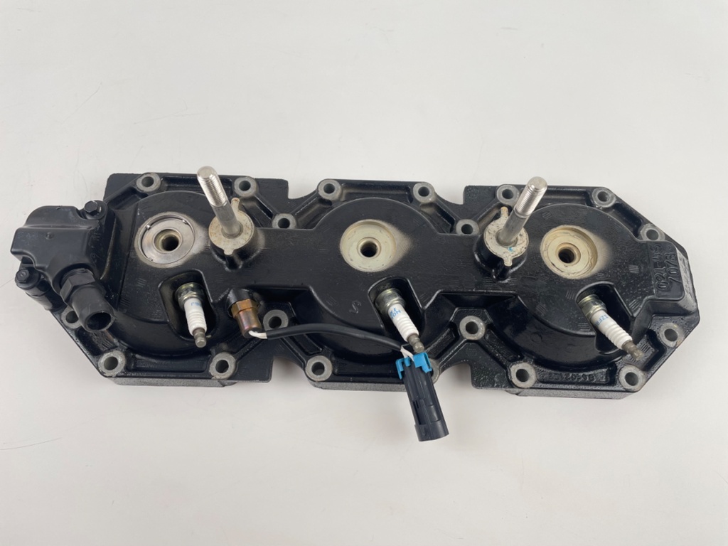 2015 Mercury 250 HP ProXs 2 Stroke Outboard Starboard Cylinder Head 841021A08 OEM