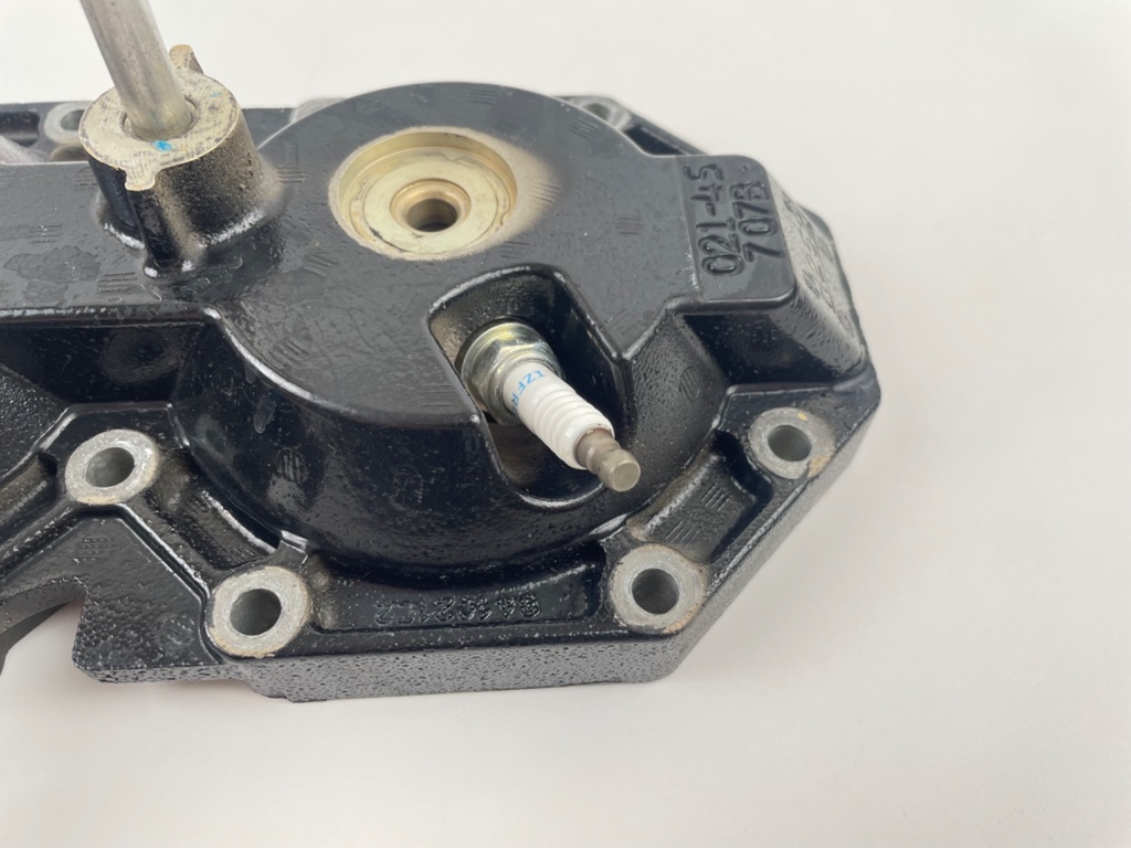 2015 Mercury 250 HP ProXs 2 Stroke Outboard Starboard Cylinder Head 841021A08 OEM