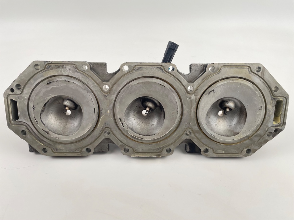 2015 Mercury 250 HP ProXs 2 Stroke Outboard Starboard Cylinder Head 841021A08 OEM