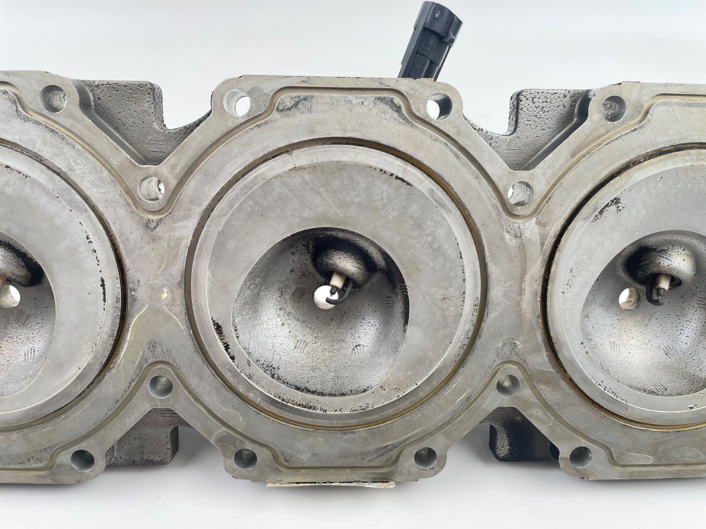 2015 Mercury 250 HP ProXs 2 Stroke Outboard Starboard Cylinder Head 841021A08 OEM