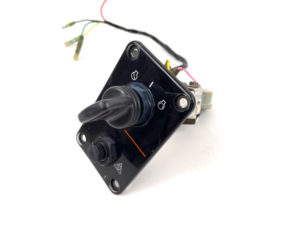 704-82570-13-00 Yamaha Single Engine Outboard Key Switch Assembly With Key - Good Condition