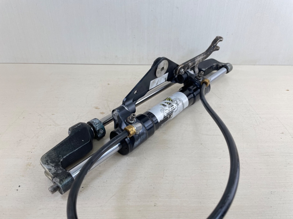 SeaStar Front Mount Outboard Hydraulic Steering Cylinder Assembly HC5358
