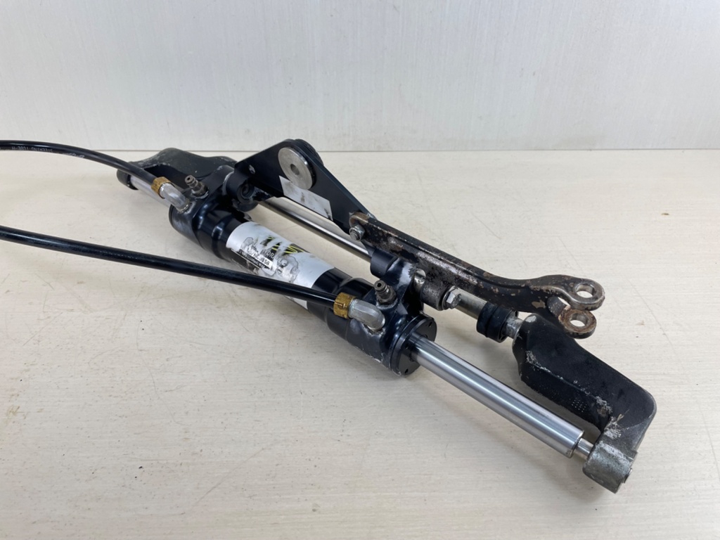 SeaStar Front Mount Outboard Hydraulic Steering Cylinder Assembly HC5358