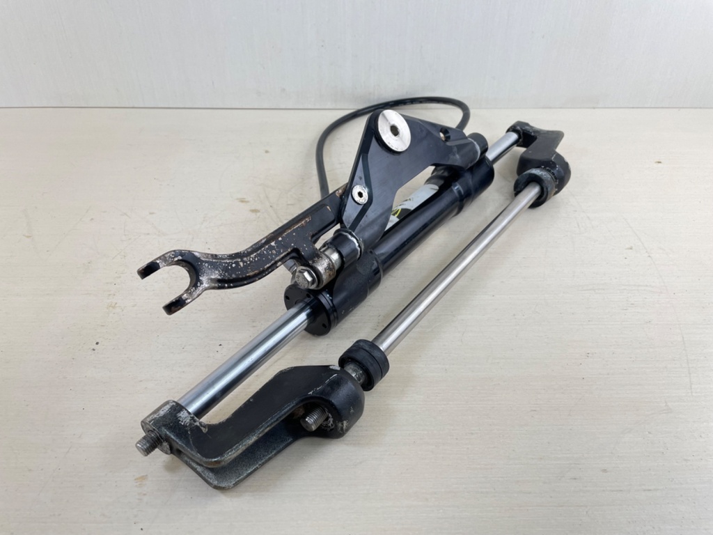 SeaStar Front Mount Outboard Hydraulic Steering Cylinder Assembly HC5358