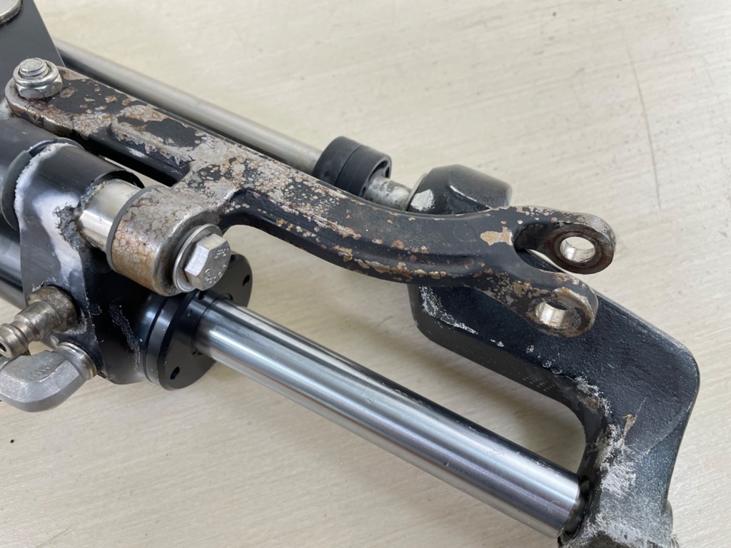 SeaStar Front Mount Outboard Hydraulic Steering Cylinder Assembly HC5358