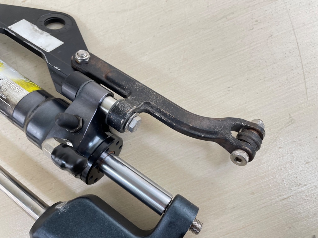 SeaStar Front Mount Outboard Hydraulic Steering Cylinder Assembly HC5358