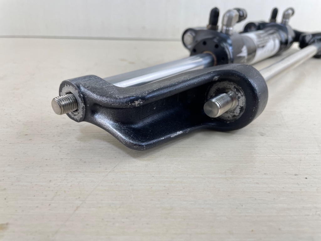 SeaStar Front Mount Outboard Hydraulic Steering Cylinder Assembly HC5358