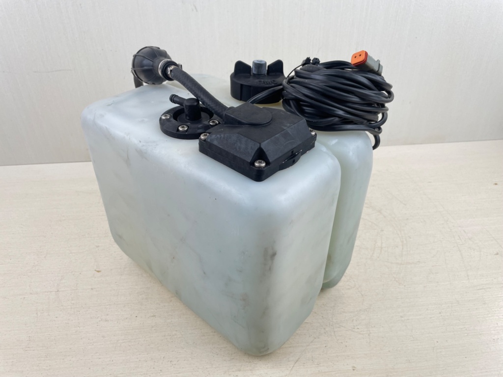 Johnson Evinrude 2 Stroke Outboard Remote Oil Supply Tank 1.8 Gallons 0176712