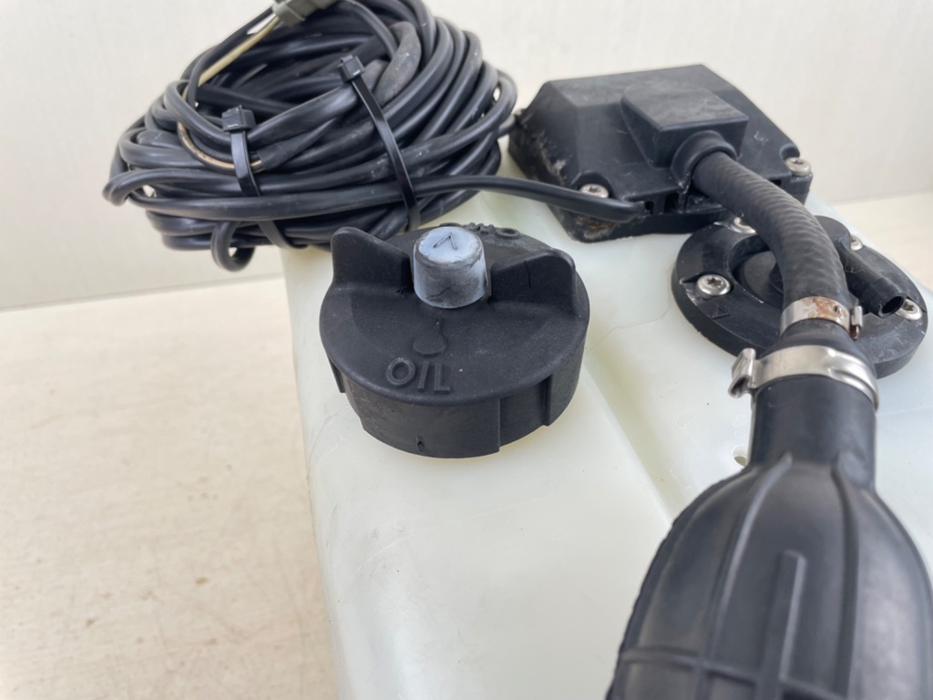 Johnson Evinrude 2 Stroke Outboard Remote Oil Supply Tank 1.8 Gallons 0176712