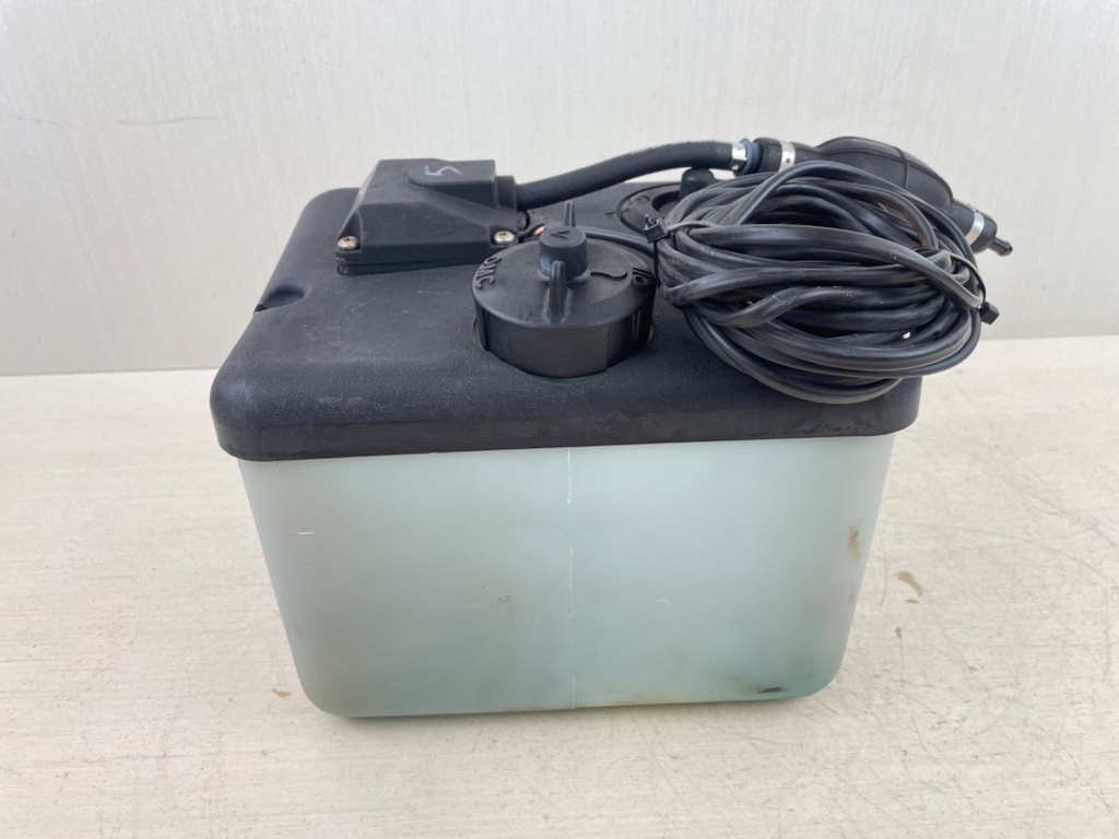 Johnson Evinrude 2 Stroke Outboard Oil Supply Tank W/ Return 1.8 Gallons 5008617