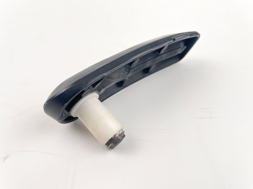 2002 Suzuki 140 HP 4 Stroke Outboard Starboard Latch Handle 61633-90J01-0EP OEM