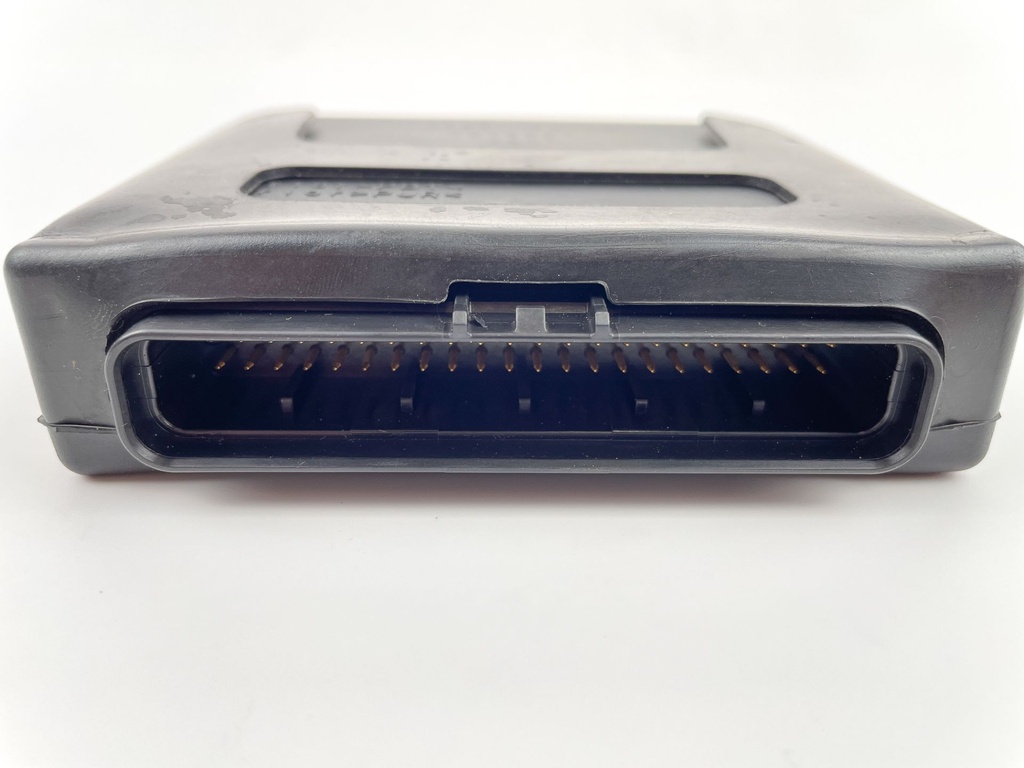 2002 Suzuki 140 HP 4 Stroke Outboard Engine Control Unit ECU 33920-92J00 OEM