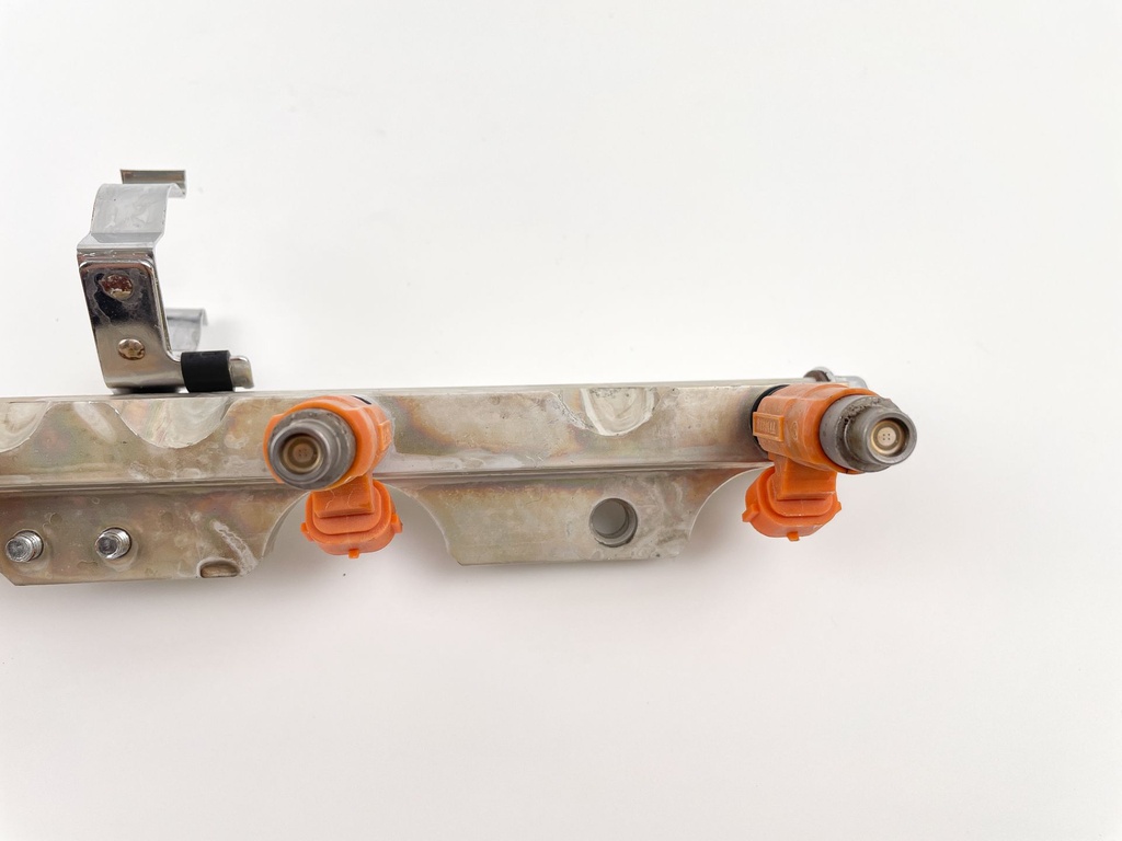 2002 Suzuki 140 HP 4 Stroke Outboard Fuel Injector Set W/ Rail 15751-90J03 OEM