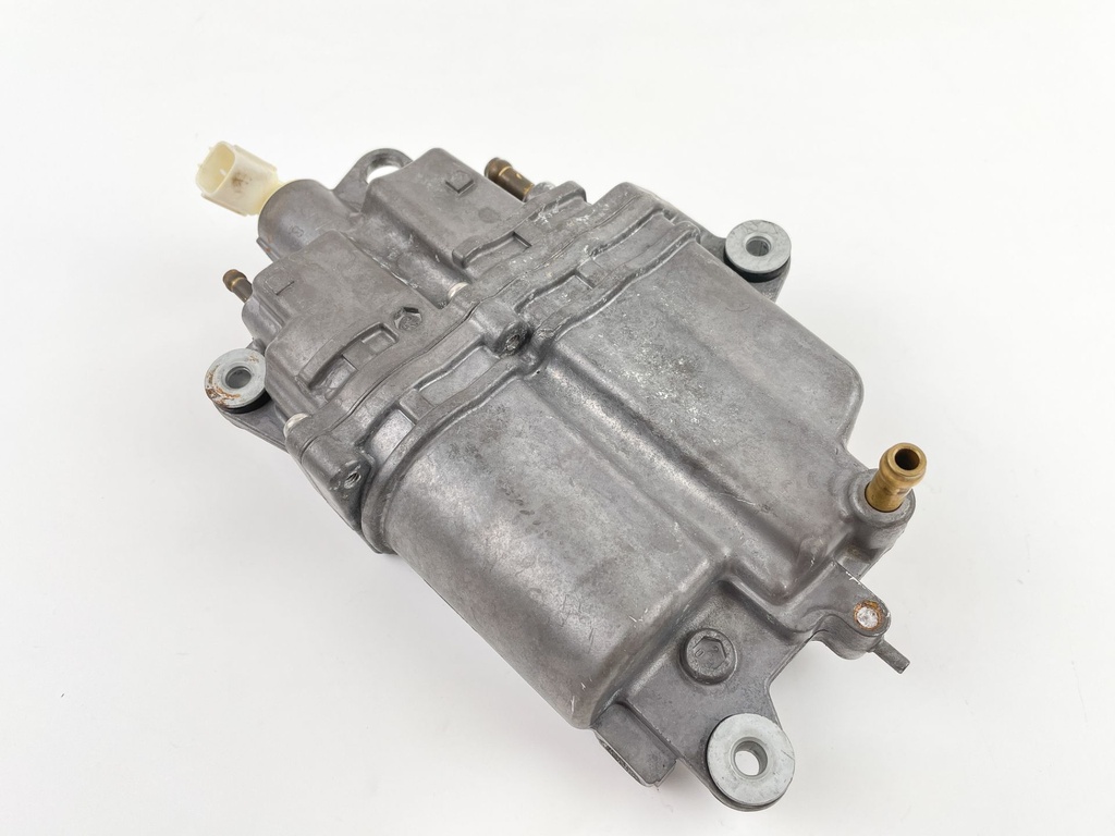 2002 Suzuki 140 HP 4 Stroke Outboard Vapor Separator Tank VST 15600-90J00 OEM