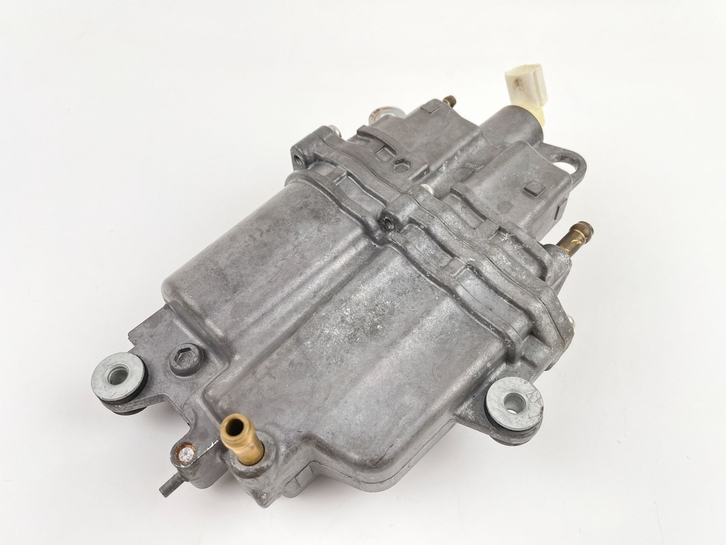 2002 Suzuki 140 HP 4 Stroke Outboard Vapor Separator Tank VST 15600-90J00 OEM