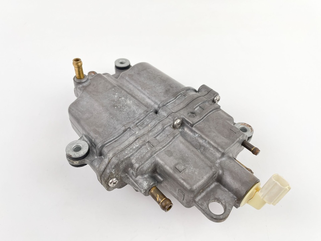 2002 Suzuki 140 HP 4 Stroke Outboard Vapor Separator Tank VST 15600-90J00 OEM