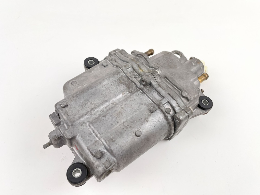 2002 Suzuki 140 HP 4 Stroke Outboard Vapor Separator Tank VST 15600-90J00 OEM