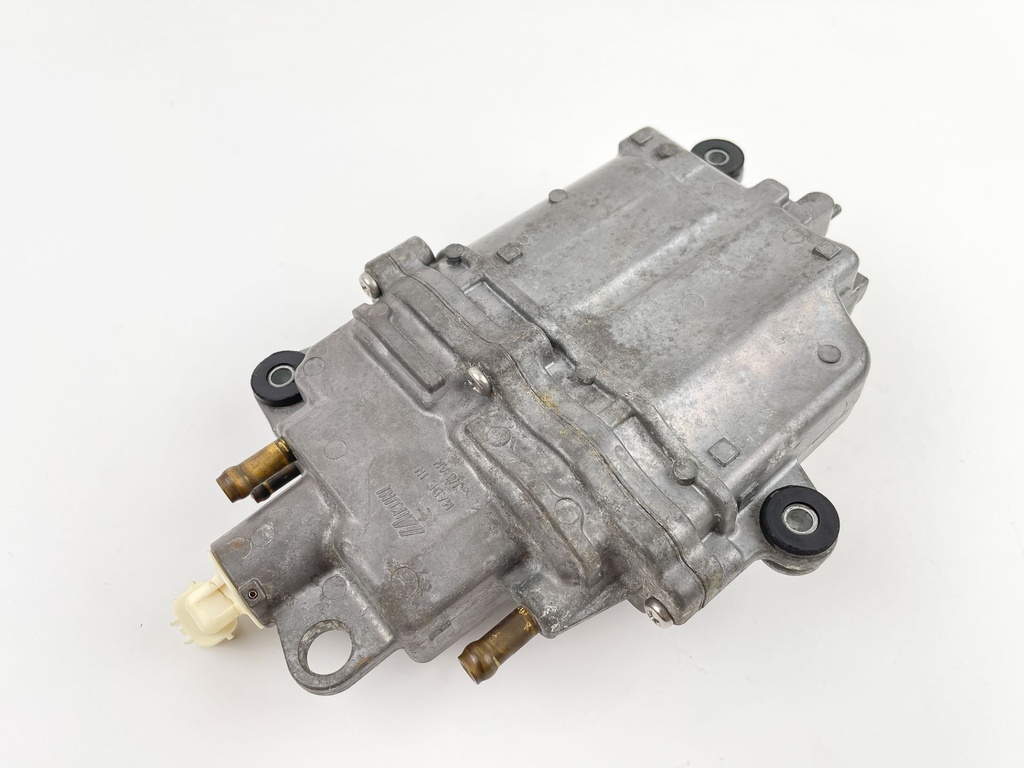 2002 Suzuki 140 HP 4 Stroke Outboard Vapor Separator Tank VST 15600-90J00 OEM