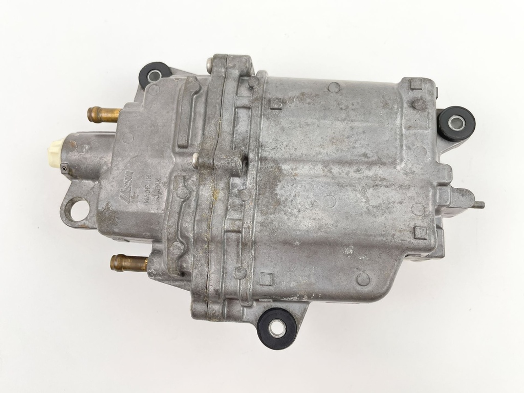 2002 Suzuki 140 HP 4 Stroke Outboard Vapor Separator Tank VST 15600-90J00 OEM