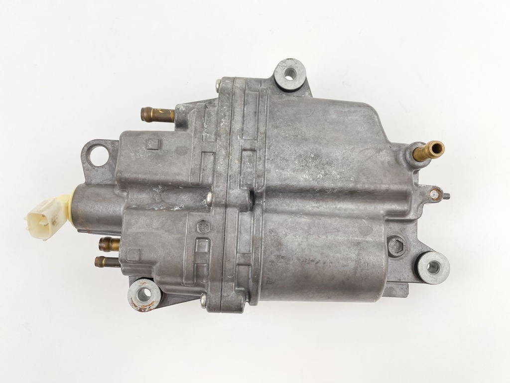 2002 Suzuki 140 HP 4 Stroke Outboard Vapor Separator Tank VST 15600-90J00 OEM