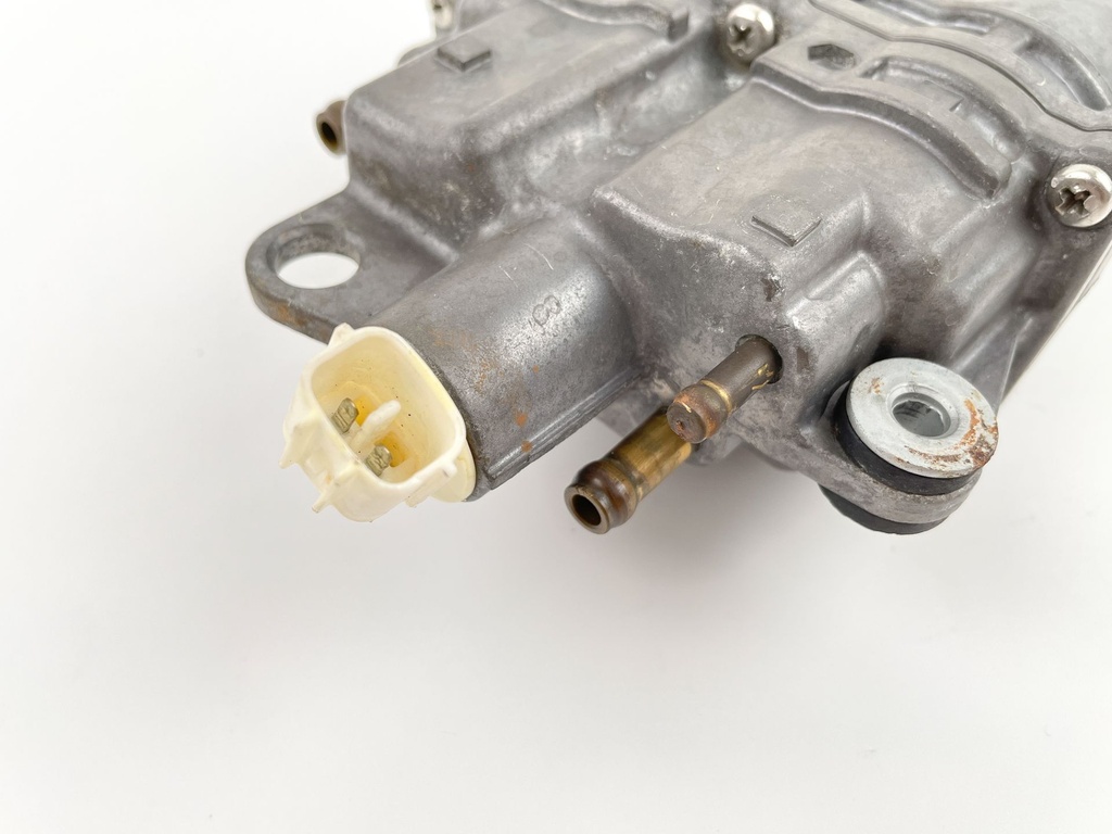 2002 Suzuki 140 HP 4 Stroke Outboard Vapor Separator Tank VST 15600-90J00 OEM