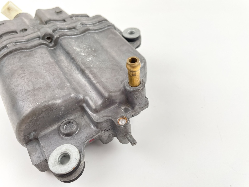 2002 Suzuki 140 HP 4 Stroke Outboard Vapor Separator Tank VST 15600-90J00 OEM