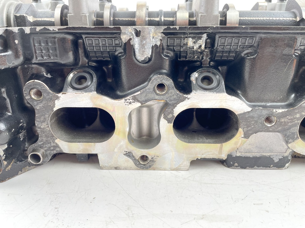 2002 Suzuki 140 HP 4 Stroke Outboard Cylinder Head 11100-90J01 OEM