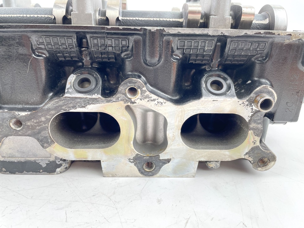 2002 Suzuki 140 HP 4 Stroke Outboard Cylinder Head 11100-90J01 OEM