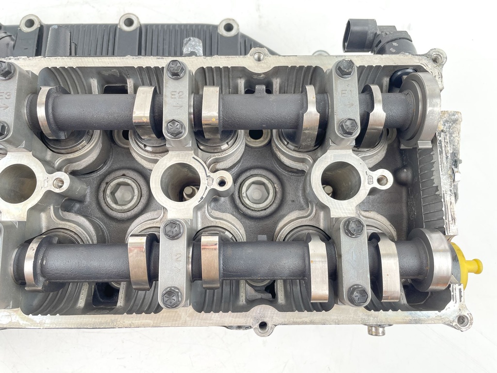 2002 Suzuki 140 HP 4 Stroke Outboard Cylinder Head 11100-90J01 OEM