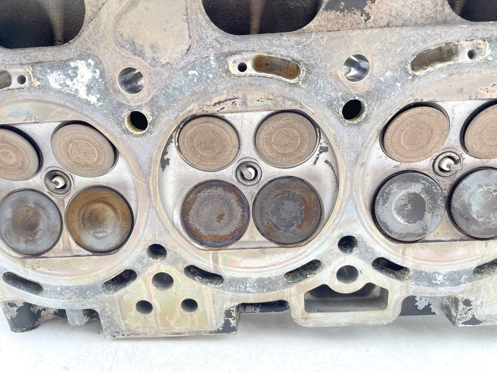 2002 Suzuki 140 HP 4 Stroke Outboard Cylinder Head 11100-90J01 OEM