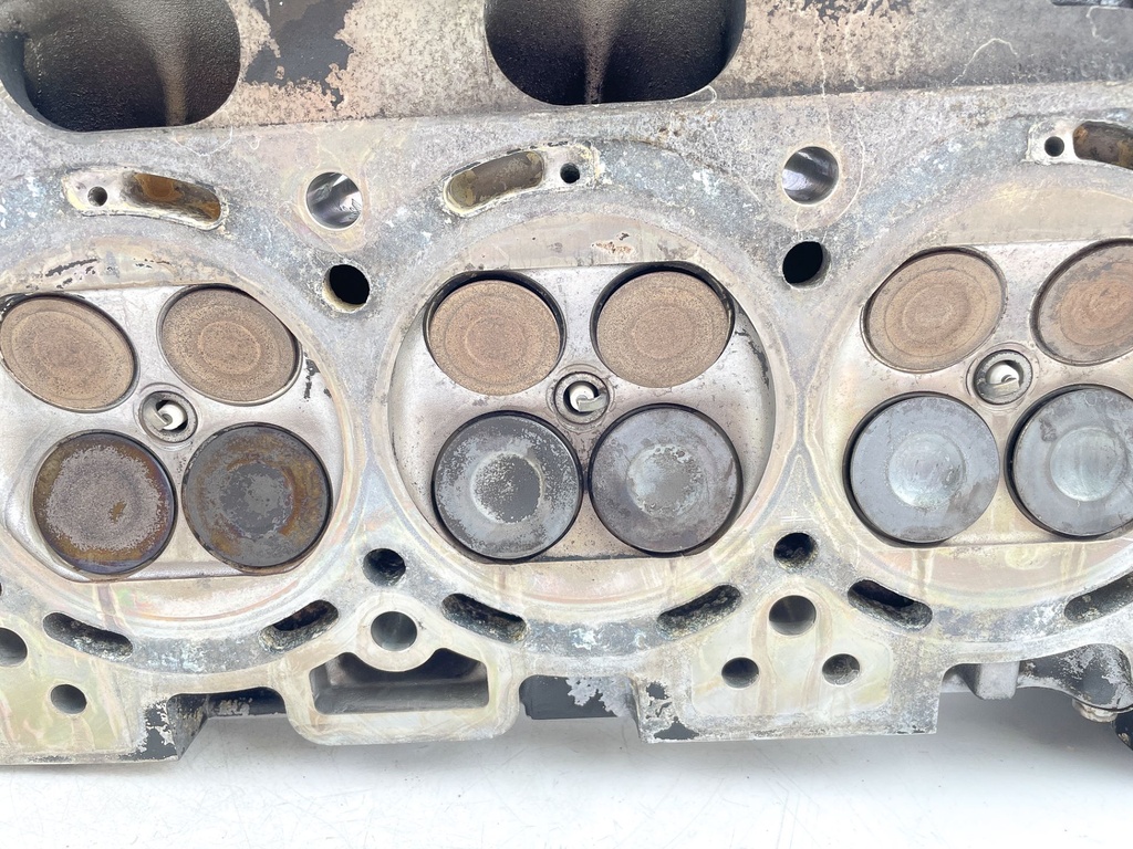 2002 Suzuki 140 HP 4 Stroke Outboard Cylinder Head 11100-90J01 OEM