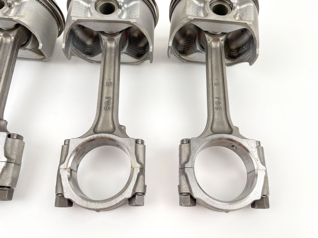 2002 Suzuki 140 HP 4 Stroke Outboard Piston & Connecting Rod Set 12111-92J00 OEM