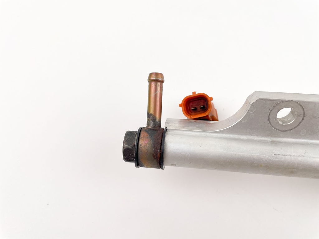 2002 Suzuki 115 HP 4 Stroke Outboard Fuel Injector Set W/ Rail 15750-90J00 OEM