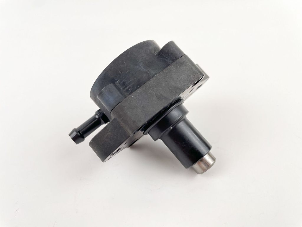 2002 Suzuki 115 HP 4 Stroke Outboard Fuel Pump 15100-90J10 OEM