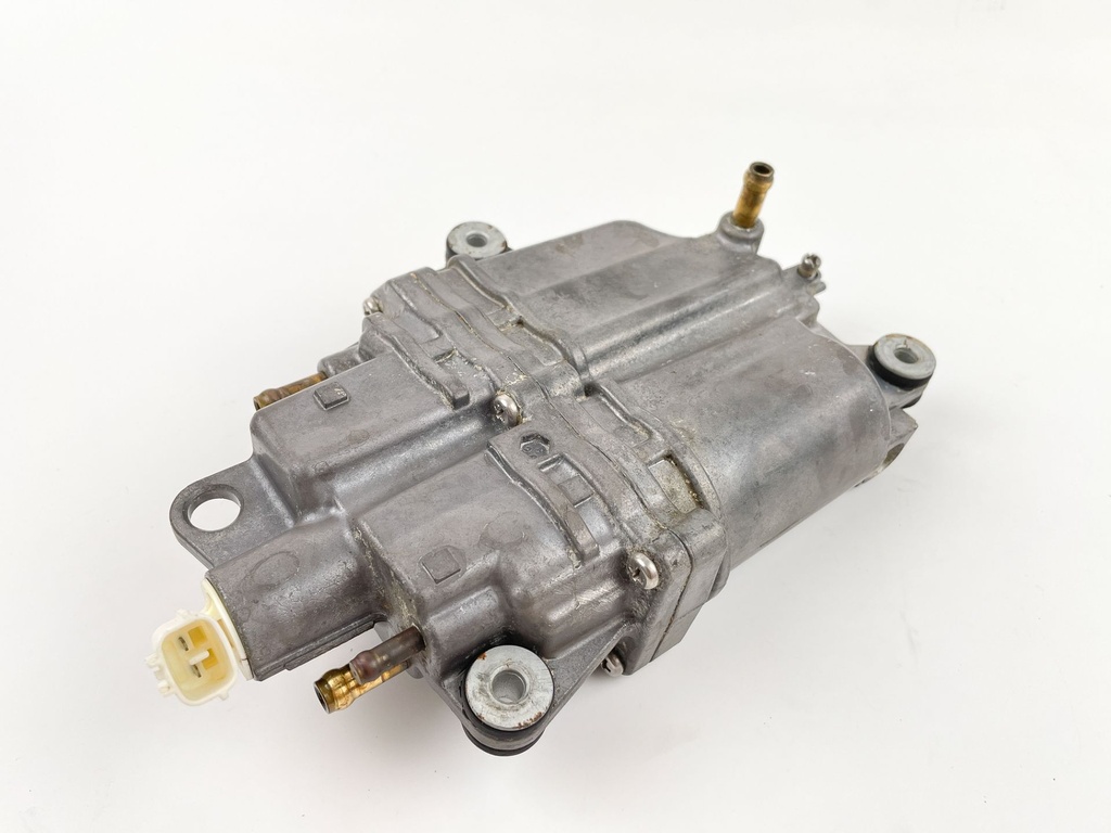 2002 Suzuki 115 HP 4 Stroke Outboard Vapor Separator Tank VST 15600-90J00 OEM