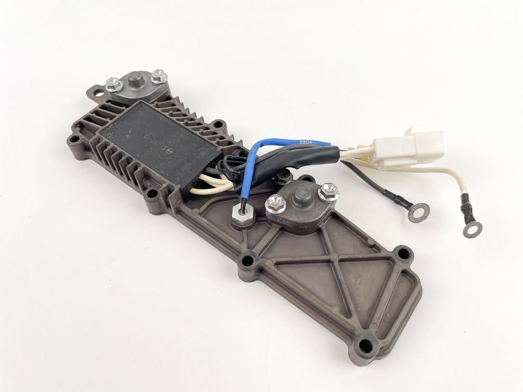 2002 Suzuki 140 HP 4 Stroke Outboard Rectifier & Regulator 32800-90J00 OEM