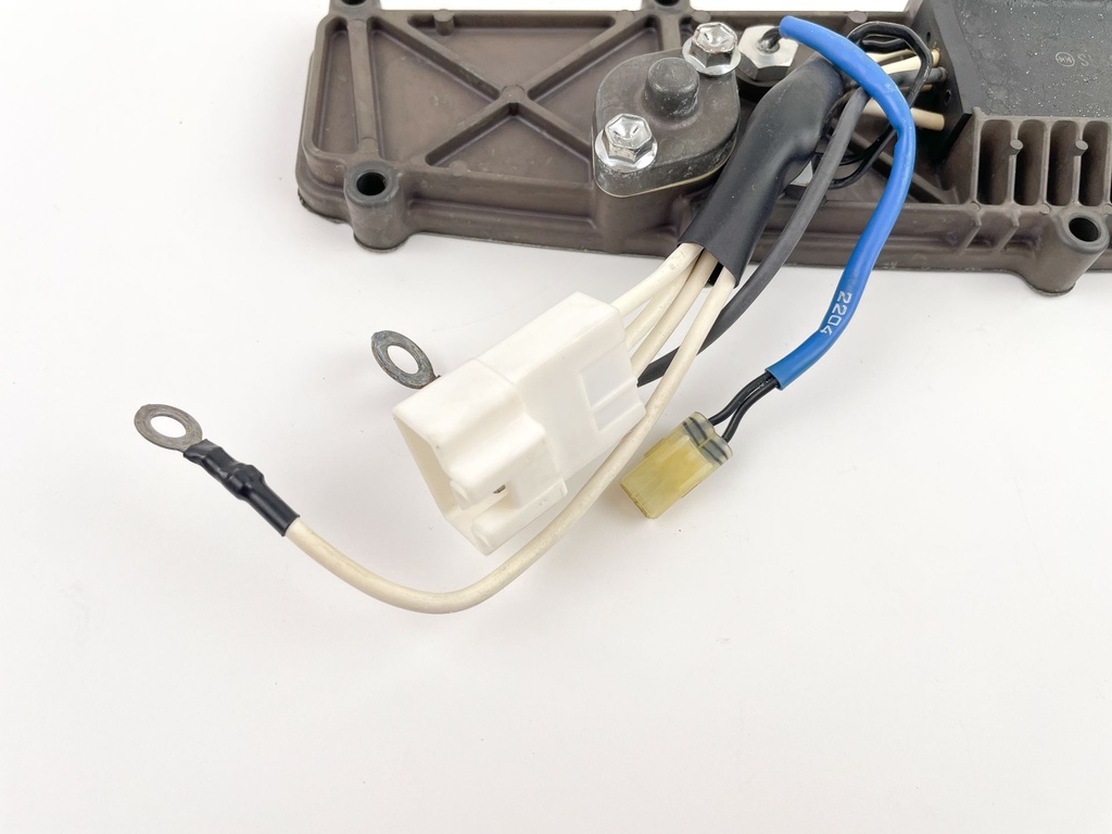 2002 Suzuki 140 HP 4 Stroke Outboard Rectifier & Regulator 32800-90J00 OEM