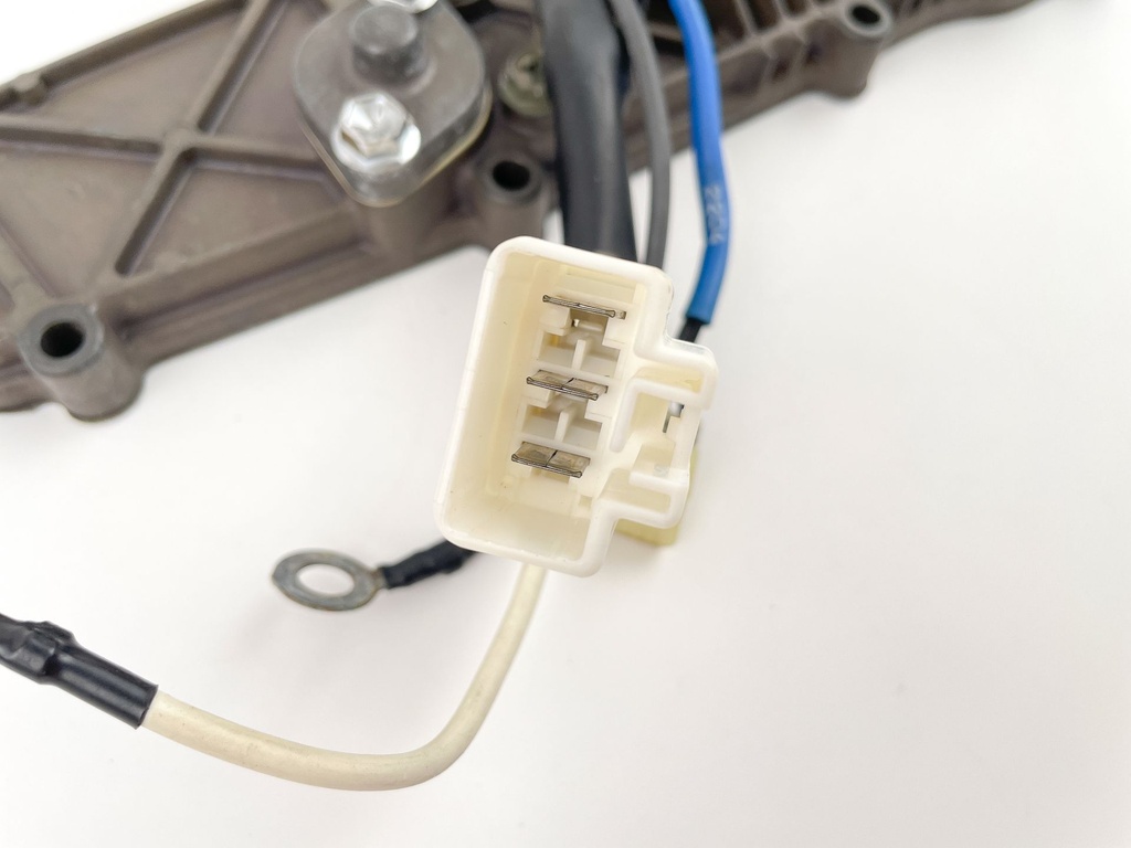 2002 Suzuki 140 HP 4 Stroke Outboard Rectifier & Regulator 32800-90J00 OEM